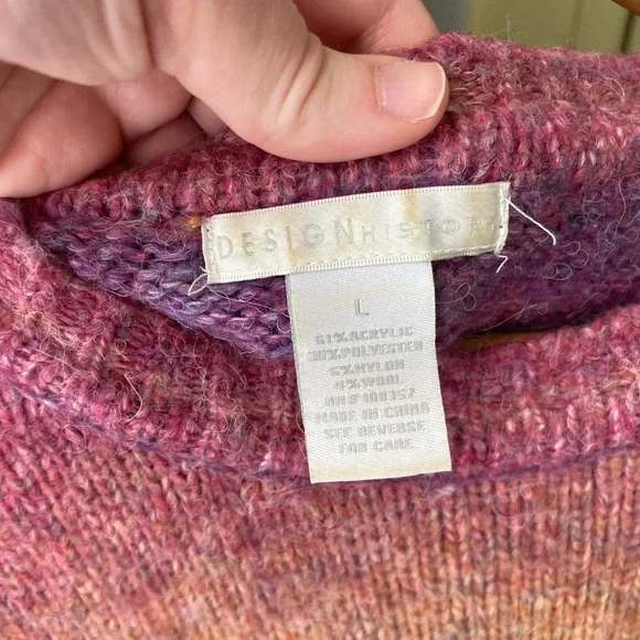 Design History | Rainbow Puff-sleeved Sweater - Picture 3 of 5